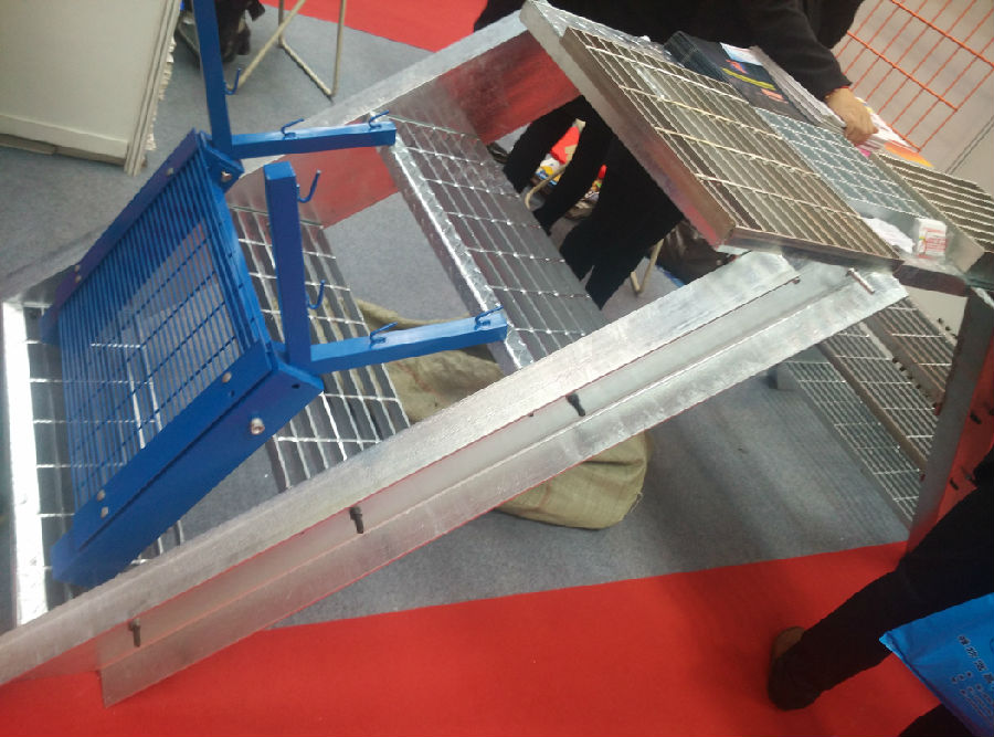 熱鍍鋅插接格柵板踏步